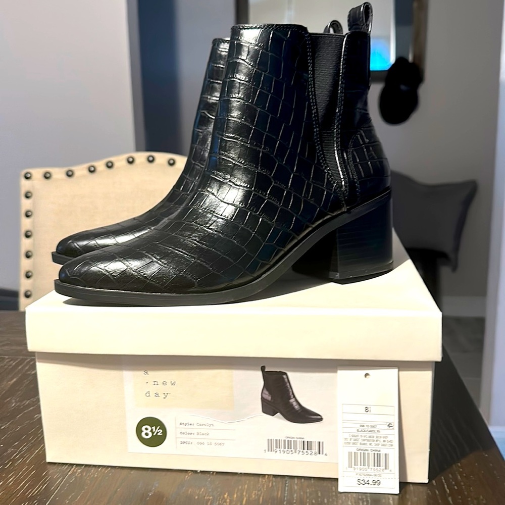 ‘a new day’ Carolyn Bootie